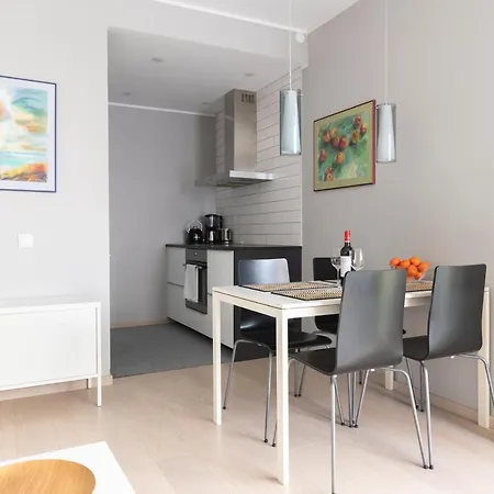 Free Parking, Quiet, One-bedroom At Kalamaja 탈린